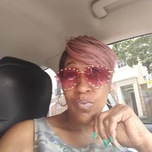 Meet your Posher, Sharon